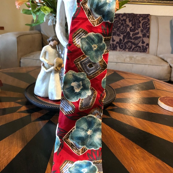 🔥Bugati Italian Silk Tie Red with Sea Green Floral Print Made in the USA - Picture 7 of 7